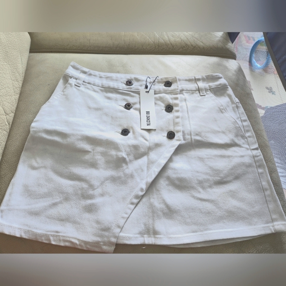 NWT Skirt BB DAKOTA White denim size 4